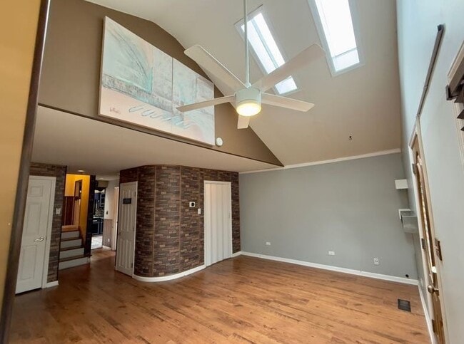 Building Photo - 24633 W Passavant Ave