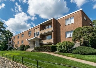 Building Photo - 32 Jacqueline Rd