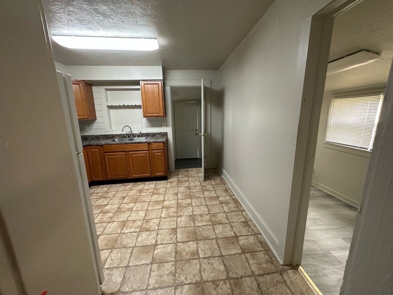 Building Photo - 405 Benham Ave