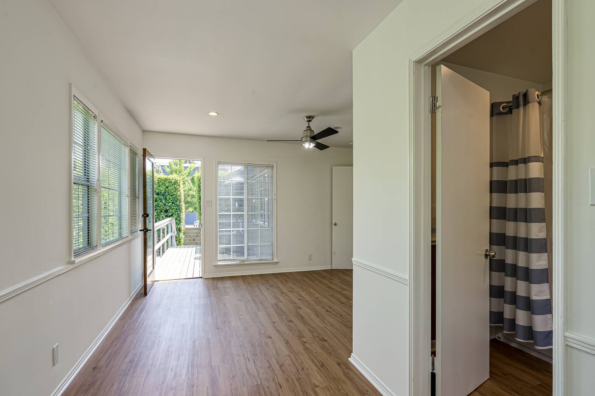 Building Photo - 313 Venice Way