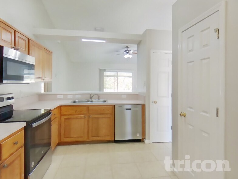 Building Photo - 2750 Archer St