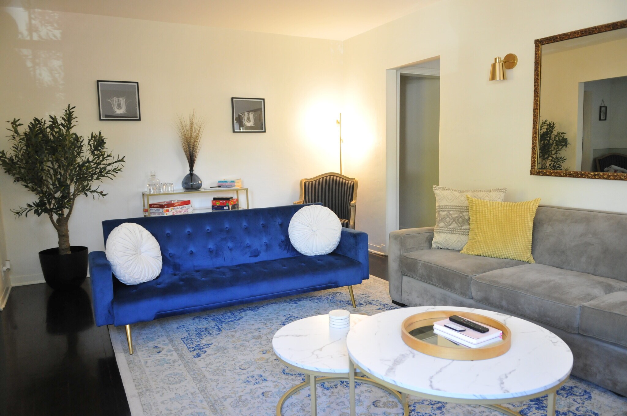 Living Room - 4927 Forman Ave