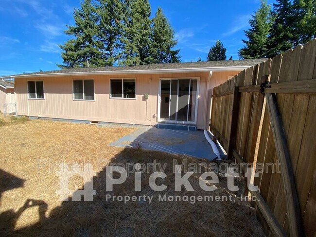 Building Photo - 2870 SE Colusa Ave