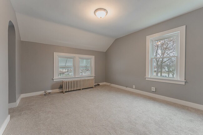 Building Photo - 14517 Blaine Ave