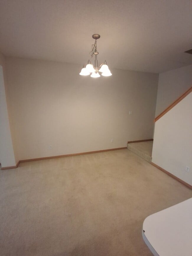 Building Photo - Light and bright! 2 BR, 1.5 BATH Woodbury ...