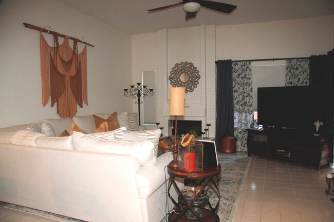 Building Photo - 73407 Foxtail Ln