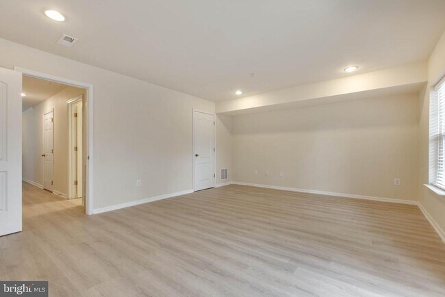 Building Photo - 1919 Beckman Ter