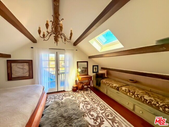 Building Photo - 370 Main St