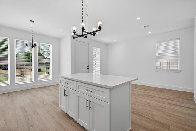 Building Photo - 5027 Willow Glen Dr