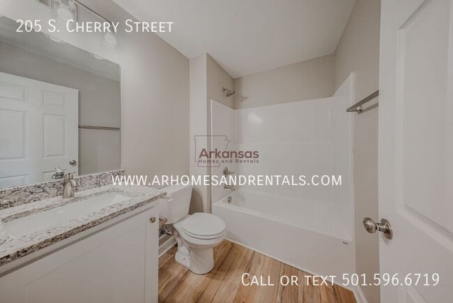 Building Photo - 205 S Cherry St