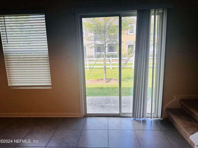 Building Photo - 9549 Star Dr