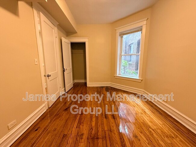 Building Photo - 3213 W Warren Blvd