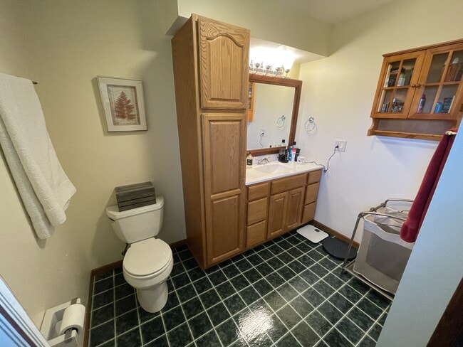 Building Photo - 1708 Howlett Ln