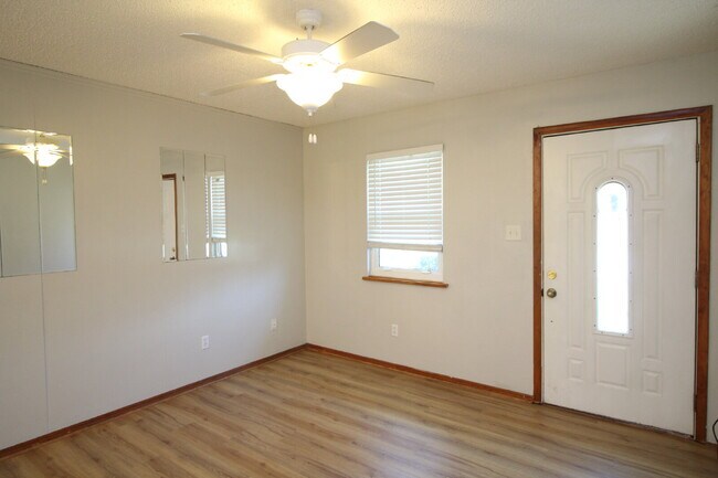 Building Photo - 3/2 with Updated Kitchen & Solar – Minutes...