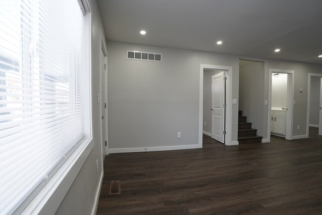 Building Photo - 1258 Miner St