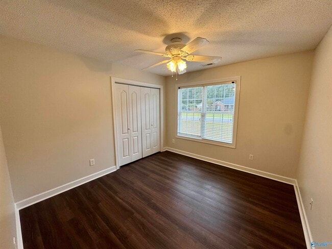 Building Photo - 113 Edgebrook Dr