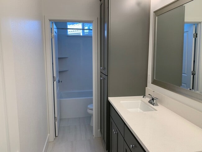Building Photo - Home In Tracy Hills - Tenant occupied DO N...