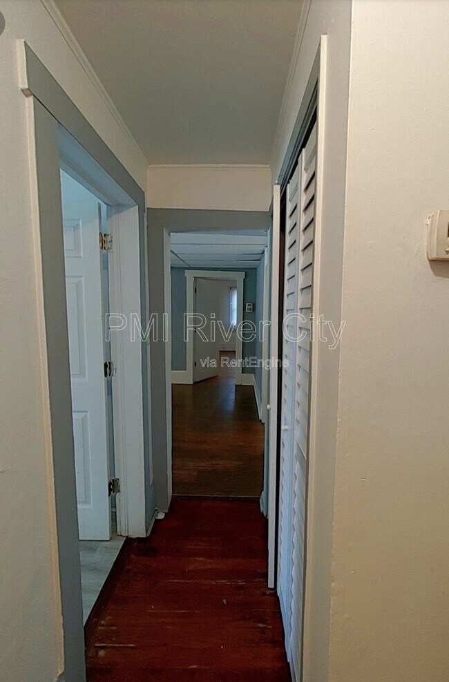 Building Photo - 453 Arlington Rd N