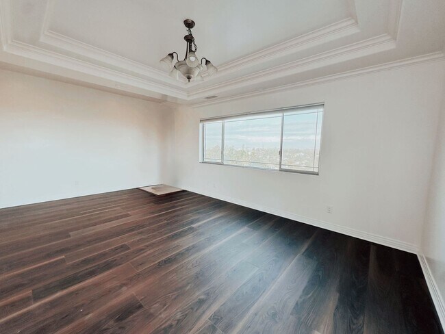 Building Photo - Multi-Generational 5-Bedroom, 4 Bath Home ...