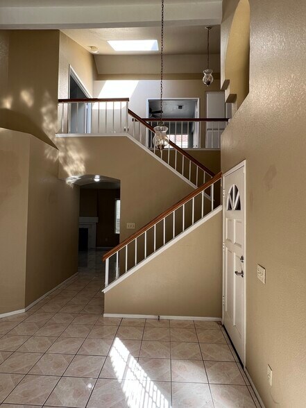 Building Photo - 10484 Agate Ave