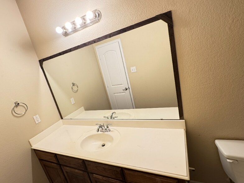 Building Photo - 10509 Sandy Mountain Dr