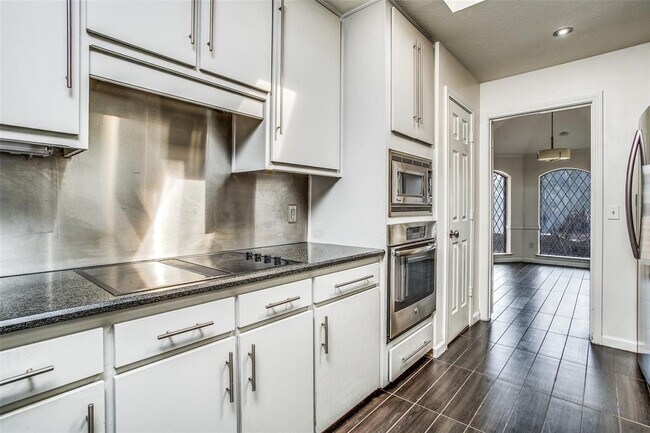 Building Photo - 9127 Valley Chapel Ln