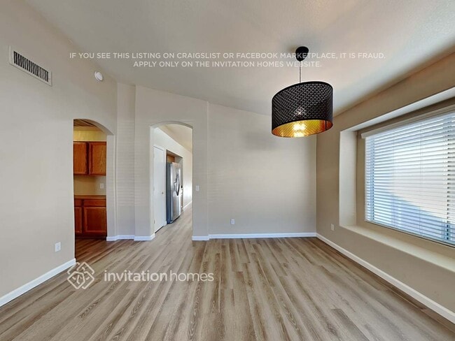 Building Photo - 1032 N Hudson Pl