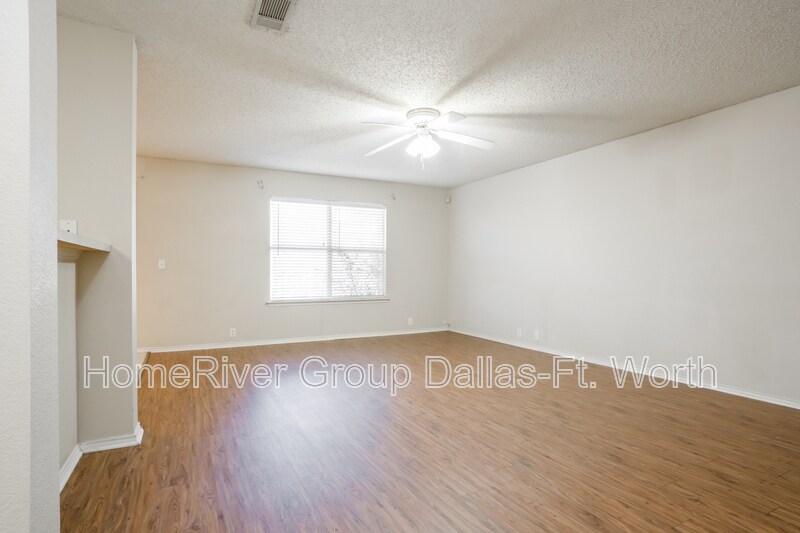 Building Photo - 1611 Waters Edge Dr
