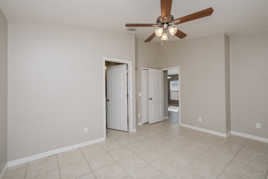 Building Photo - 1034 Harvest Moon Dr