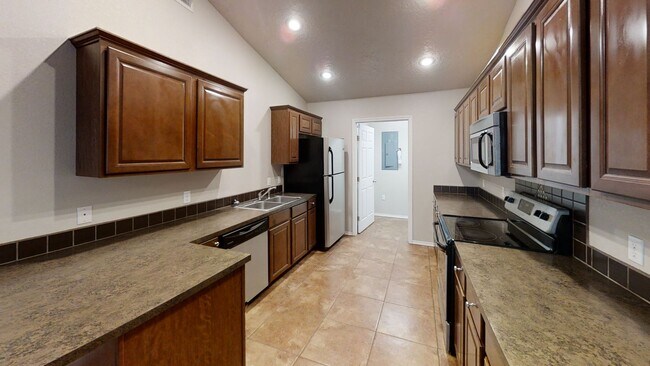 Building Photo - 1105 W 15th St