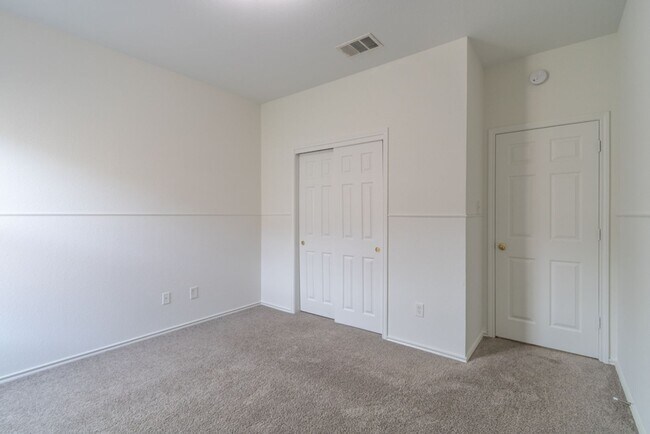 Building Photo - 702 Pampas Ricas Dr