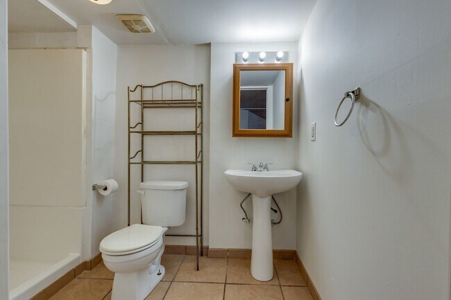 Building Photo - 2728 Nodyne Dr