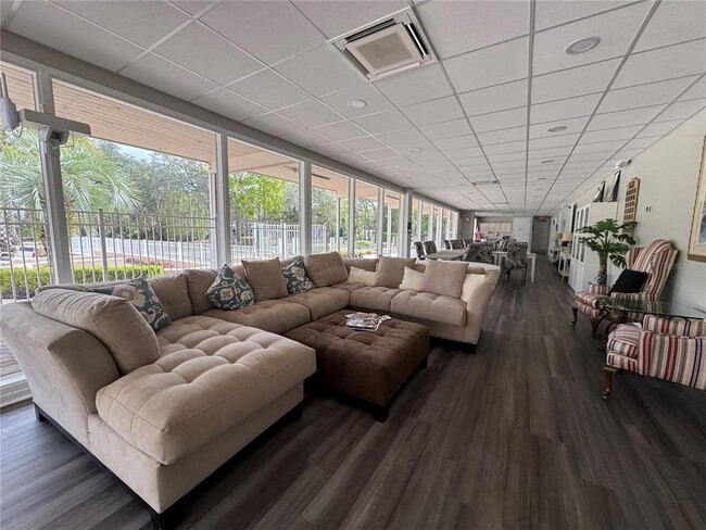 Building Photo - 603 W Club Blvd