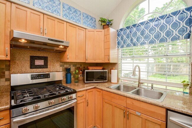Building Photo - 5204 Breckenridge Dr