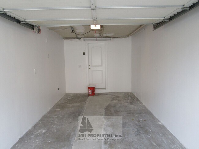 Building Photo - 614 13th St