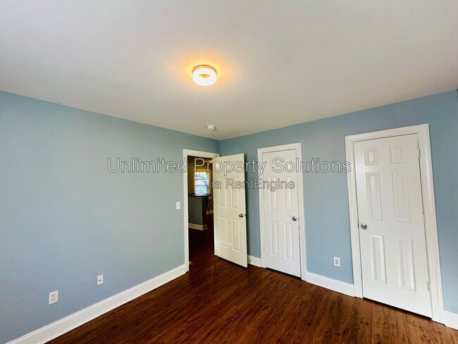 Building Photo - 408 S 7th St