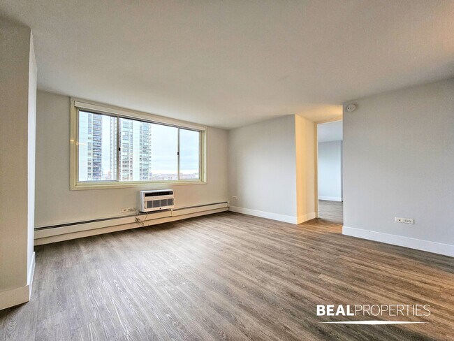 Building Photo - 1342 N Dearborn St