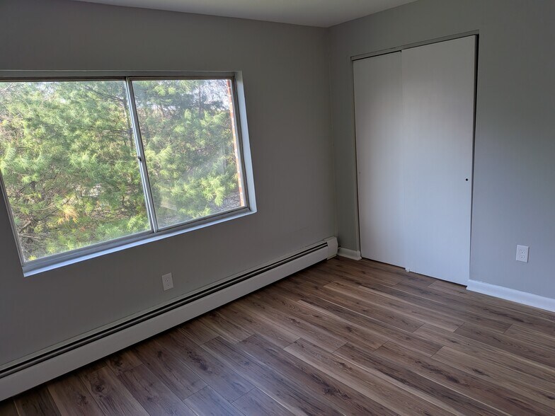 Building Photo - 540 E Merrimack St