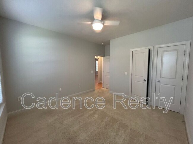 Building Photo - 814 Lambrook Dr