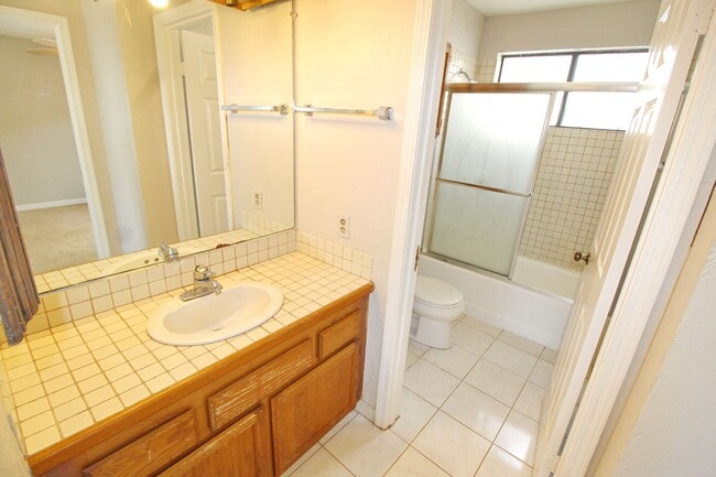 Building Photo - Island Living Awaits in South Maui in the desirable Keonekai Heights neighborhood- Move in Specia...