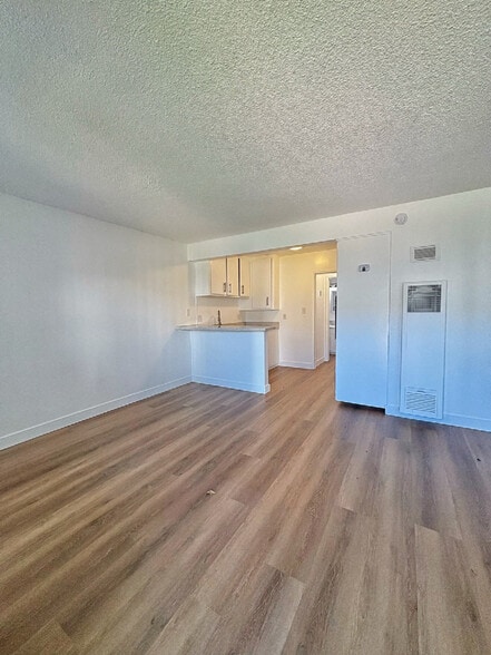 Building Photo - 9361 Cellini Ave