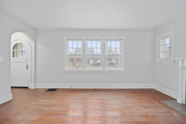 Building Photo - HYDE PARK -Move In This Week, Get $500 Bac...