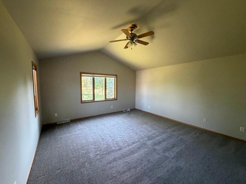 Master bed - 207 Llanos St
