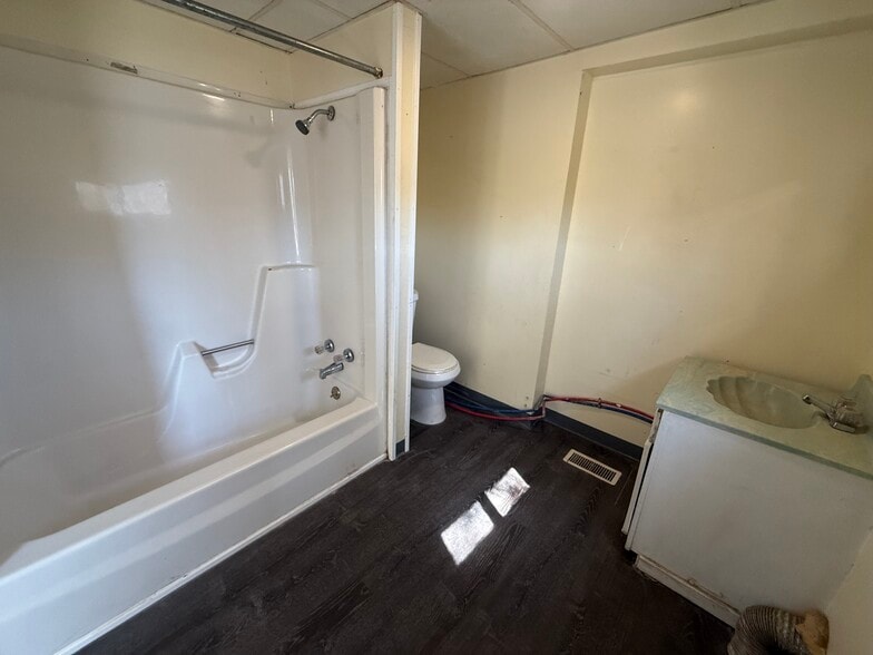 Building Photo - 97 Glenview Ave