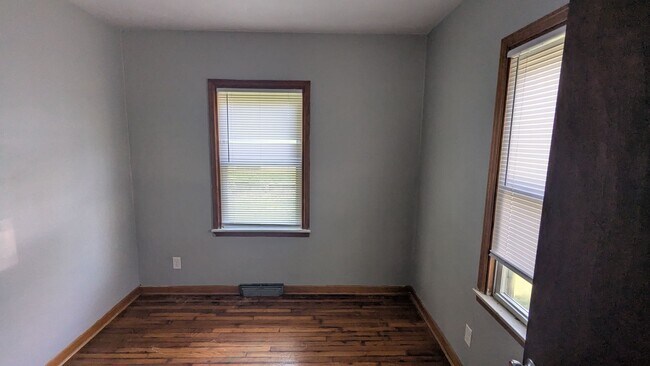 Building Photo - 2 bedroom, 1 bath house