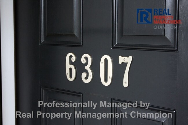 Building Photo - Beautiful home boasts open floorplan, screened porch, and spacious fenced yard