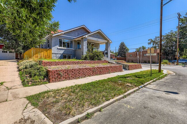 Building Photo - Highlands 2 BDR Turnkey Home