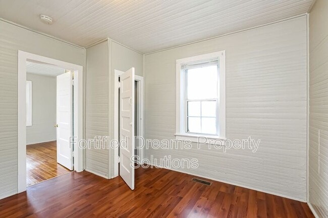 Building Photo - 1704 Lincoln Ave