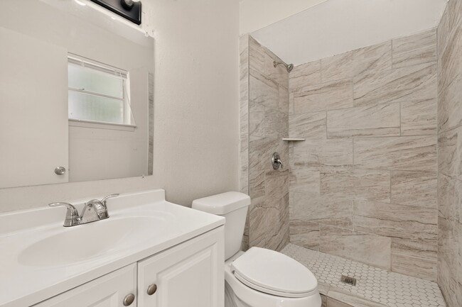 Building Photo - 802 Wisteria Way