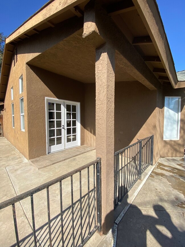 Building Photo - 2095 W Merritt Ave